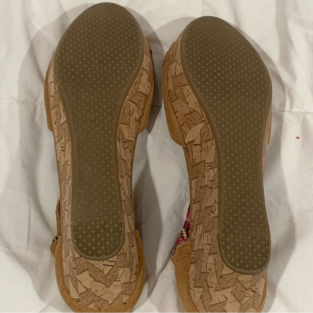 TOMS SUEDE WEDGES women’s heels size 9 -worn once - Picture 8 of 14
